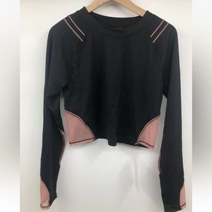 Athleta Black And Pink Cropped Long Sleeve - Size Womens Large
